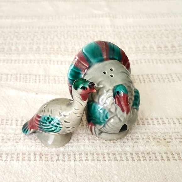 Vintage Salt and Pepper Shakers Turkeys Holiday Ceramics - Picture 1 of 6